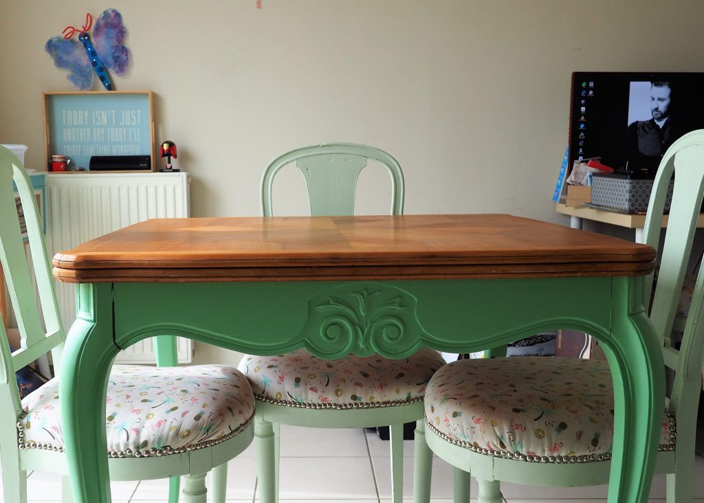 table peinture vert